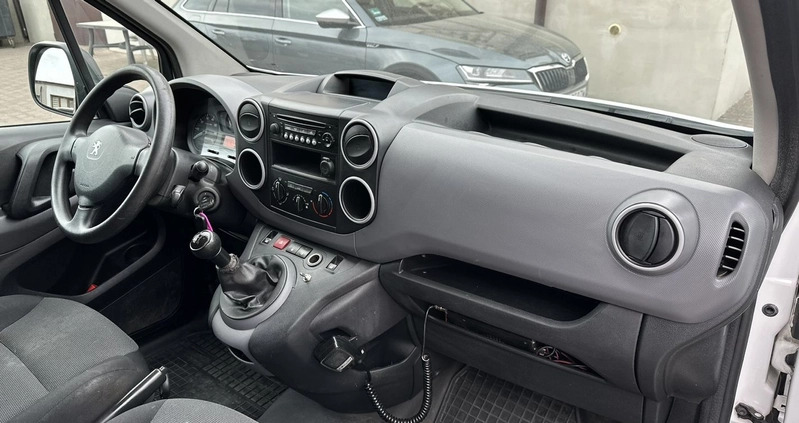 Peugeot Partner cena 36900 przebieg: 198500, rok produkcji 2018 z Pabianice małe 56